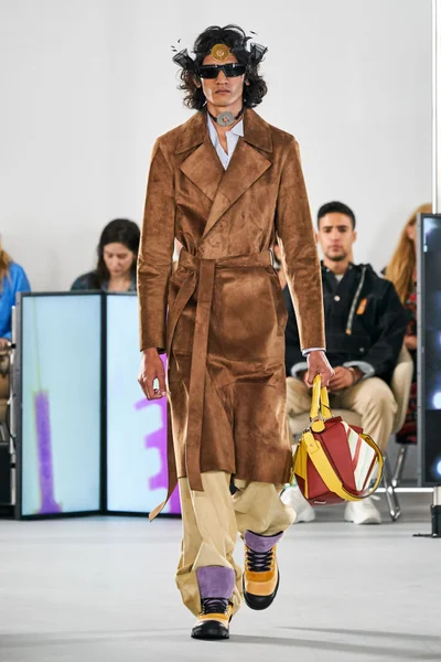 Look 24